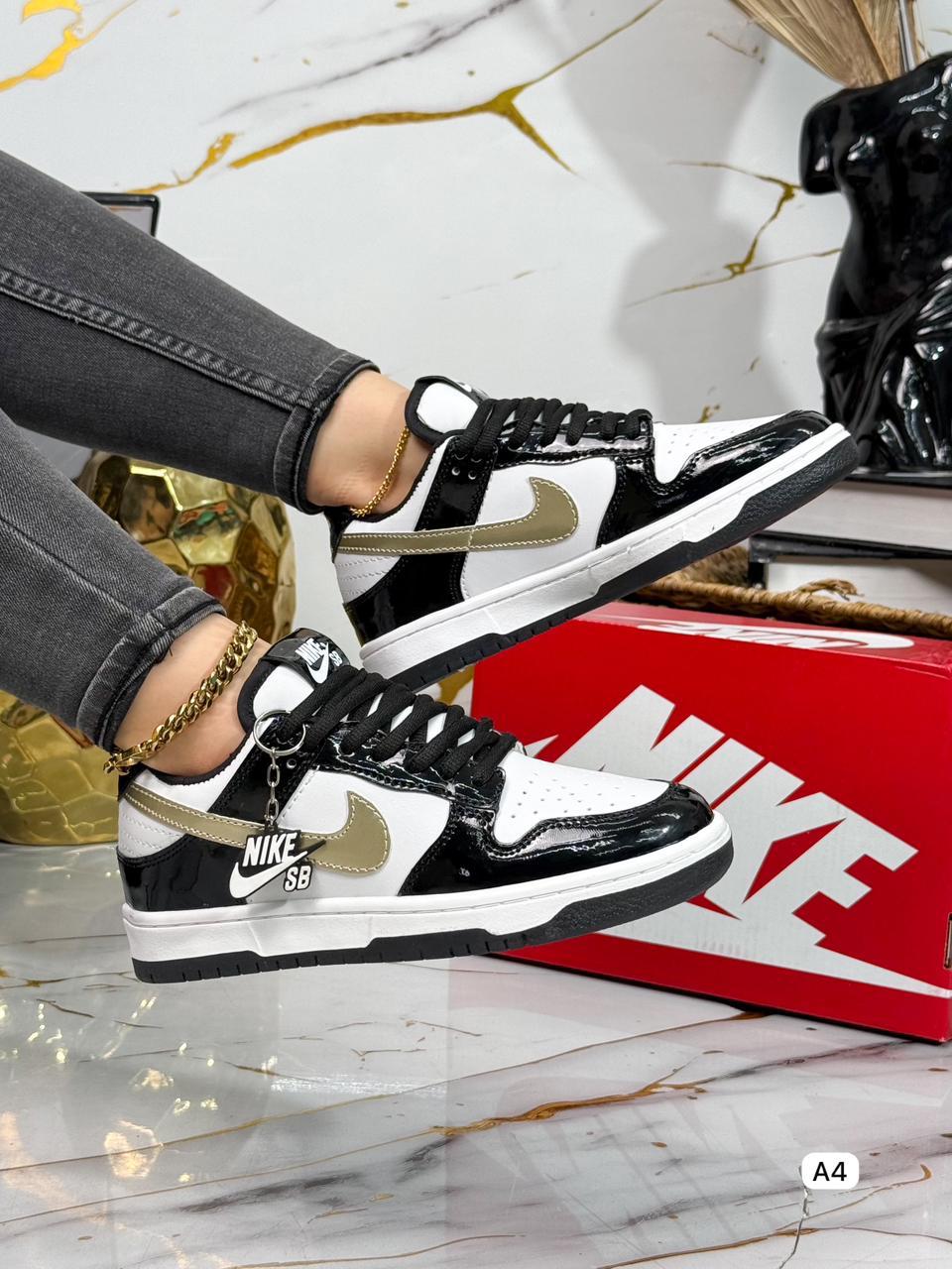 Dunk Negro/Oro